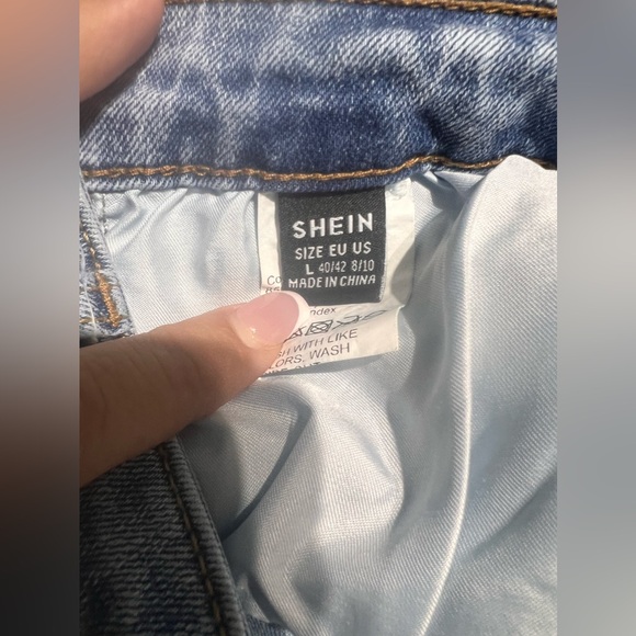 Shein Floral Embroidered Flared light blue Jeans size L 80%Cotton 15% polyester - Picture 8 of 10
